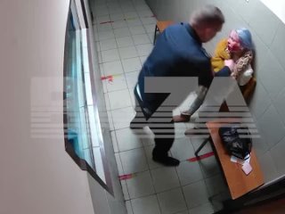 Москвичка обвиняет полицейского в избиении — он бросил её лицом на пол и лишил нескольких зубов прямо в отделении.