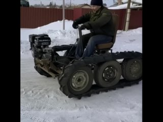 Гусеничныи вездеход своими руками. Всё очень аккуратно сделано.