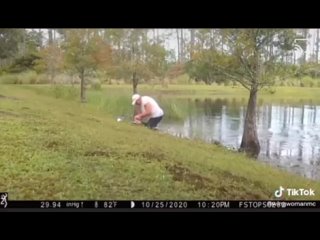 Man fights Baby Alligator to Save a Drowning