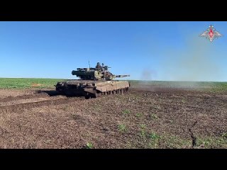 Кадры боевой работы экипажа танка Т-80 под Артемовском