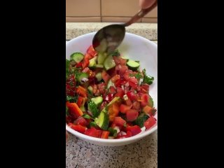 Карамельная курочка с булгуром и овощным салатом
