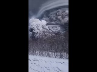 извержение вулкана на полуострове Камчатка