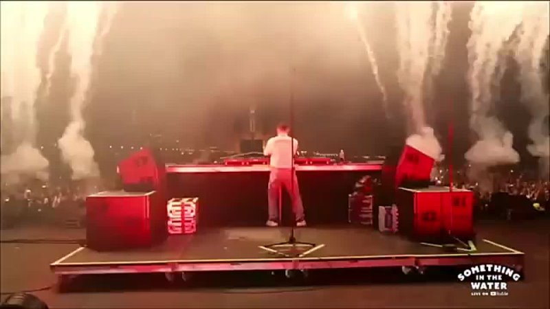 Skrillex Live In Something In The Water