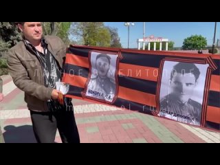 Мелитопольцы готовятся отпраздновать День Победы — активисты раздают на улицах георгиевские ленточки