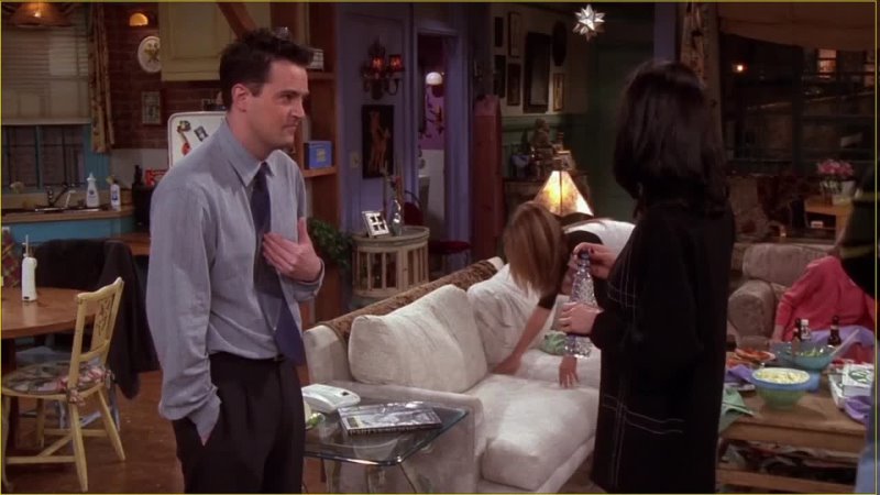 Friends - Chandler was totally flirting with the hot delivery girl 5-19