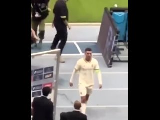 Роналду хотят депортировать из Саудовской Аравии: схватил себя между ног после матча