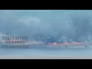 Кадры со сбитием ведущего Су-25 Украины из ПЗРК Верба. Сейчас его обломки догорают на берегу Днепра.