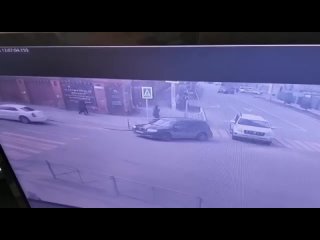 В Иркутске водитель Lexus сбил двух первоклассниц на пешеходном переходе
