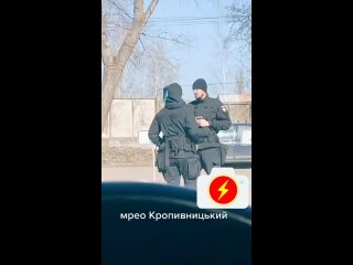 Мужчина пришел в МРЕО снимать свой автомобиль с учёта и попал прямо в военкомат