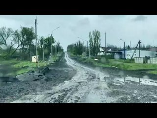 Видео поездки противника по простреливаемой дороге Часов Яр - Бахмут через село Иванковское