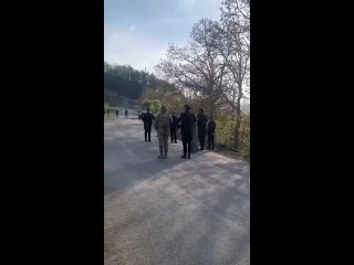 🇦🇿🇷🇺В Бердзорском коридоре Азербайджан разместил рядом с русскими миротворцами своих спецназовцев. При этом «экологи» акцию прио