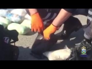Полицейские Тюменской области пресекли сбыт на территории страны свыше 15 кг мефедрона