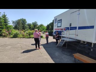 В село Фрунзе (Слободзейский район) приехал мобильный флюорограф. На обследование - очередь. Сегодня флюро прошли 70 человек. Ни