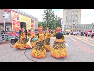Выступление танцевального коллектива “Винтаж“ на фестивале “Лада“.