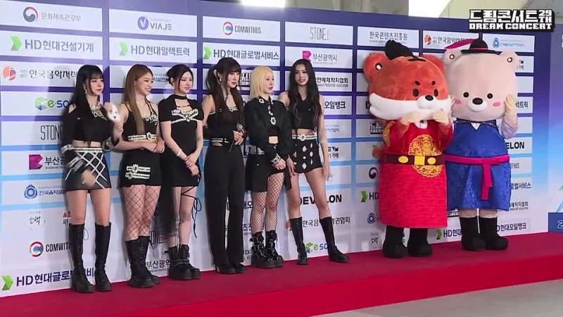 230527 29 Dreamconcert EVERGLOW red carpet