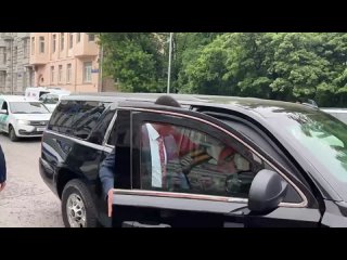 Посол США Линн Трейси спешно покинула здание дипмиссии Норвегии в Москве, где проходил митинг НОД.mp4