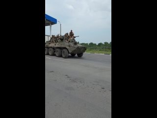 По меньшей мере 11 БТР-82А подразделения «Ахмат» снятые на видео, судя по всему, на одном из пограничных пунктов в Ростовской об