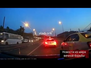 Во Владивостоке русский водитель успокоил мигранта-таксиста из Узбекистана перцовым баллончиком