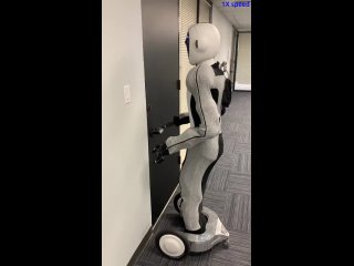 Первый робот с искусственным интеллектом уже начал работу!