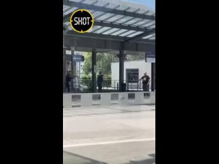 Неадекват в футболке с неонацистской символикой подстрелил из арбалета мужчину в Германии