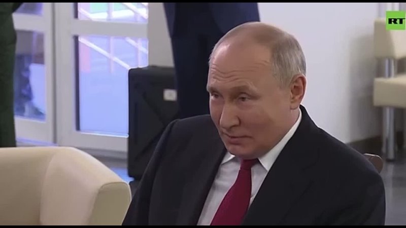 Путин на встрече с ранеными военными в госпитале имени