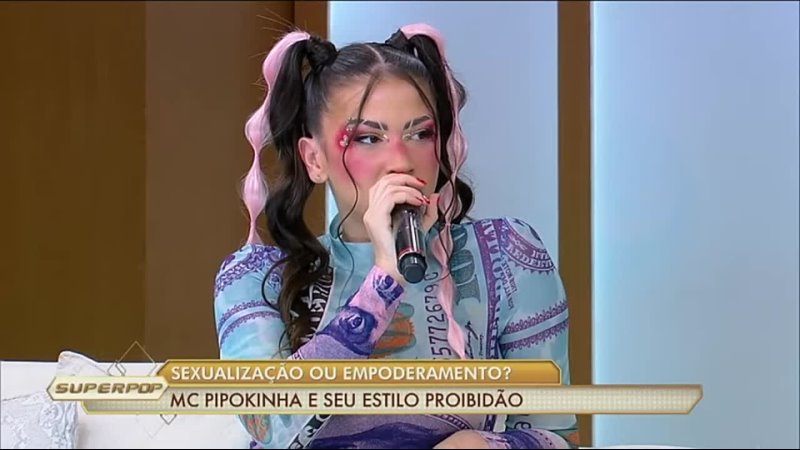 RedeTV - MC Pipokinha se compara a Catra sobre cantar proibidão: “Cantando o que outros homens também cantam”