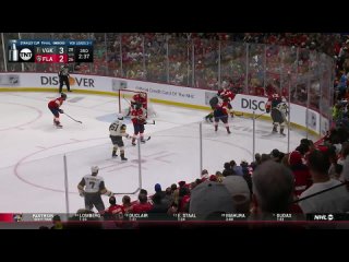 Sergei Bobrovsky makes two
big saves late in game 4