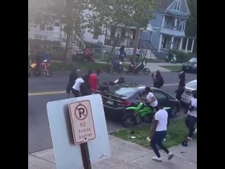 DoorDash delivery driver gets car stolen and jumped by  hood niggas