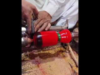 Покраска деревянной ножки для пакистанской мебели