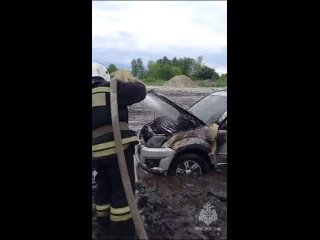 Щигровские пожарные ликвидировали возгорание в моторном отсеке авто.