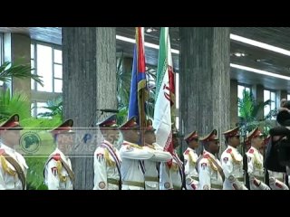 Президент Кубы приветствует президента Раиси в Гаване