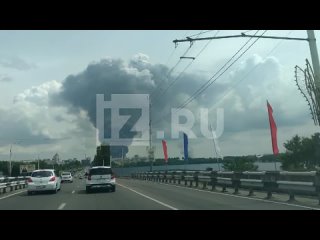 В Воронеже начали тушить горящий резервуар с топливом на нефтебазе