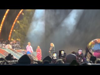 P!nk - Cover Me in Sunshine with Willow (Live from Summer Carnival in Bolton, UK)