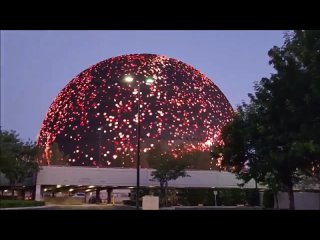 В Лас-Вегасе вчера заработало Око Саурона MSG Sphere — гигантский купол-экран.