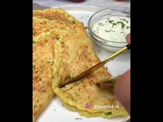 Словами не передать, как вкусно... Это нужно готовить!!! Очень вкусный Чебуреки из кабачка с ветчиной и сыром