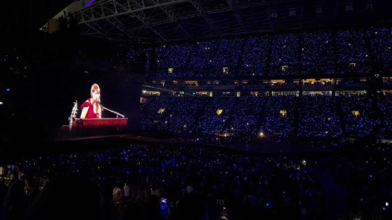 Everything has Changed Acoustic performance, Taylor Swift Eras Tour Seattle Night One. VIP