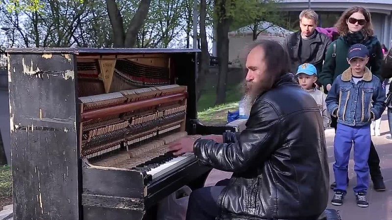 Man plays piano in street, people were shocked Сomposer Kyrylo Kostukovskyï