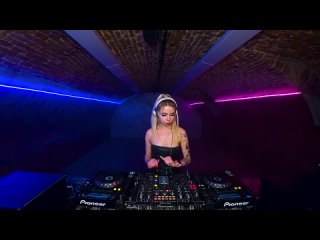 Bella Kri - Live _ Mellodic Techno  Progressive House