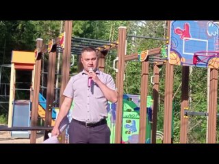 Глава МО “Город Ленск“ Анатолий Макушев на открытии детской площадки