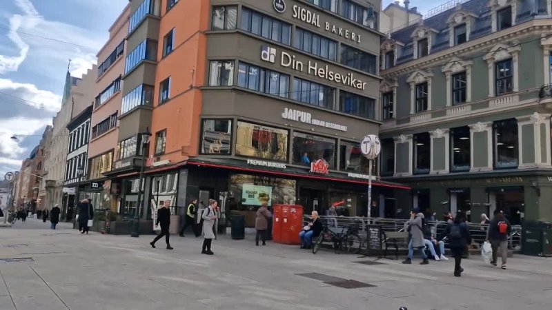 4 K Virtual Walking Tour in Carl Johans Gate, Oslo,