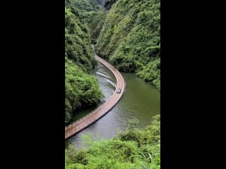 Понтонный мост для автомобилей. Провинция Хубэй, Китай.