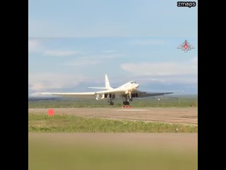 В ходе летно-тактического учения дальней авиации ВКС России два стратегических ракетоносца Ту-160 вы