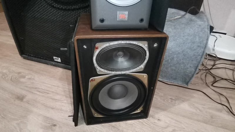 RFT Kompaktbox B 9251 VS JBL E20 Nortridge E Series сравнение