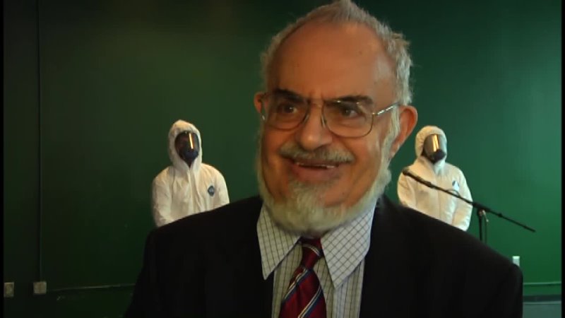 UFO researcher Stanton Friedman Gives Real Evidence