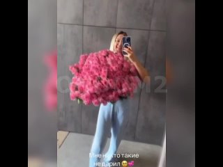 Рома Капаклы подкатывает - Марина Африкантова похвасталась огромным букетом из ста пятидесяти роз