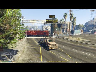 Франклин спасает заглохшую машину на железнодорожном переезде от поезда (Grand Theft Auto 5 2015 года)