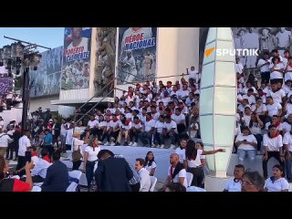 Nicaragenses se renen en la Plaza Parque de la Dignidad Nacional en Managua para celebrar el aniversario 44 del triunfo de