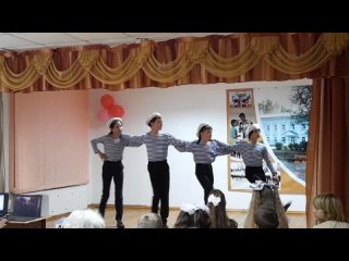 Танец матросов_выпускники Лядской начальной школы