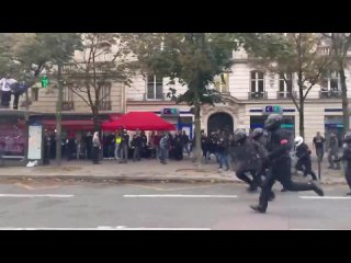 Безбашенная французская полиция. На Украину такие же горячие парни поедут?