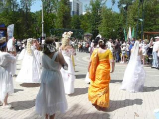 Парад невест в Соляном саду